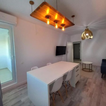 Preciziei 1Br Luxury Apartment With Fast Wifi, Self Check In And Parking Boekarest Buitenkant foto