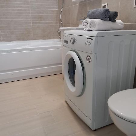 Preciziei 1Br Luxury Apartment With Fast Wifi, Self Check In And Parking Boekarest Buitenkant foto