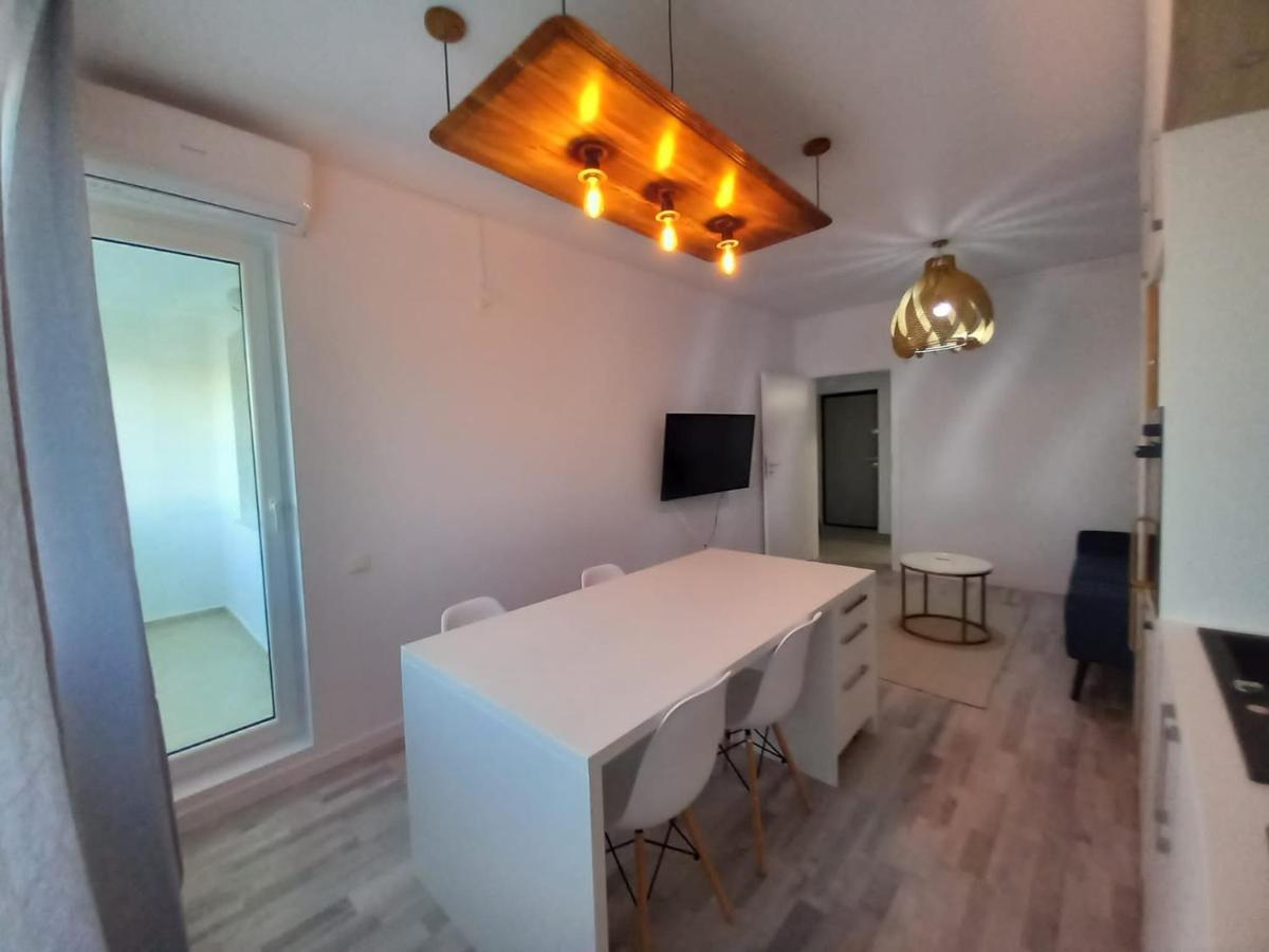 Preciziei 1Br Luxury Apartment With Fast Wifi, Self Check In And Parking Boekarest Buitenkant foto