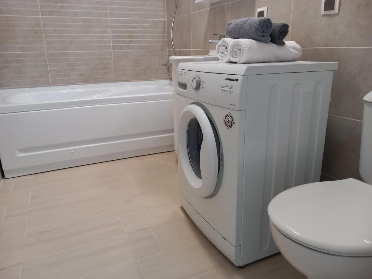Preciziei 1Br Luxury Apartment With Fast Wifi, Self Check In And Parking Boekarest Buitenkant foto